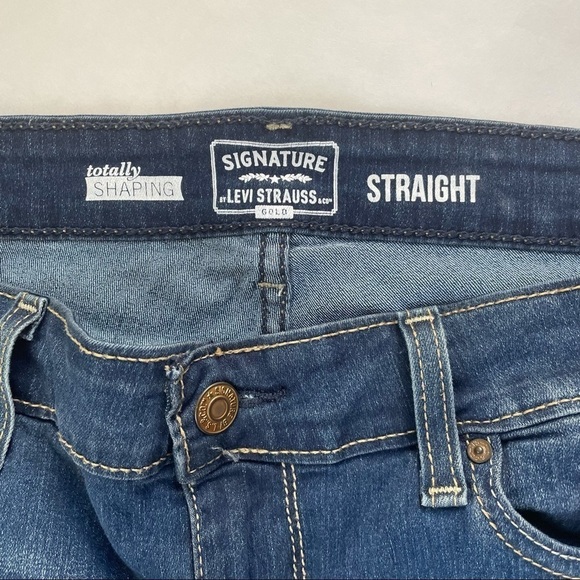 Signature by Levi Strauss & Co. Gold Totally Shaping Straight Leg Jeans 18L - Picture 4 of 9